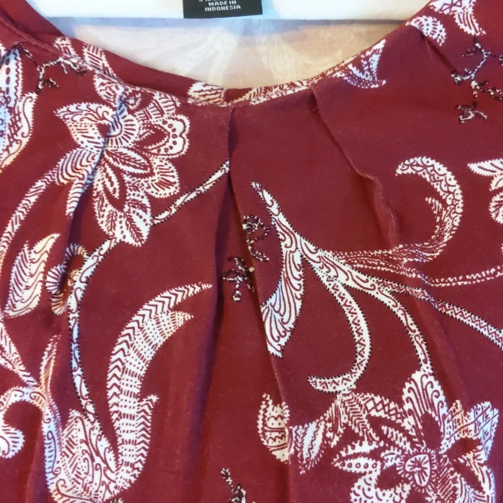 Liz Claiborne pull on top red/white floral print size M - Picture 3 of 5